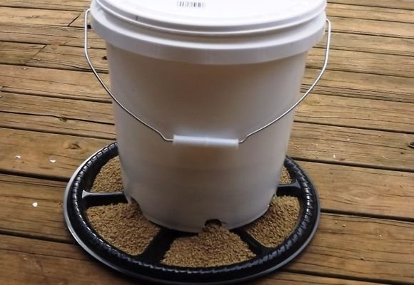 Кормушка самодельная для бройлеров