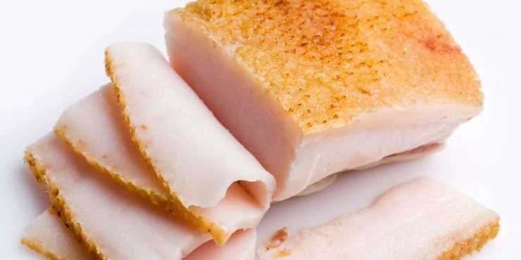 Польза и вред свиного сала для здоровья человека, его состав и применение для лечения и в кулинарии